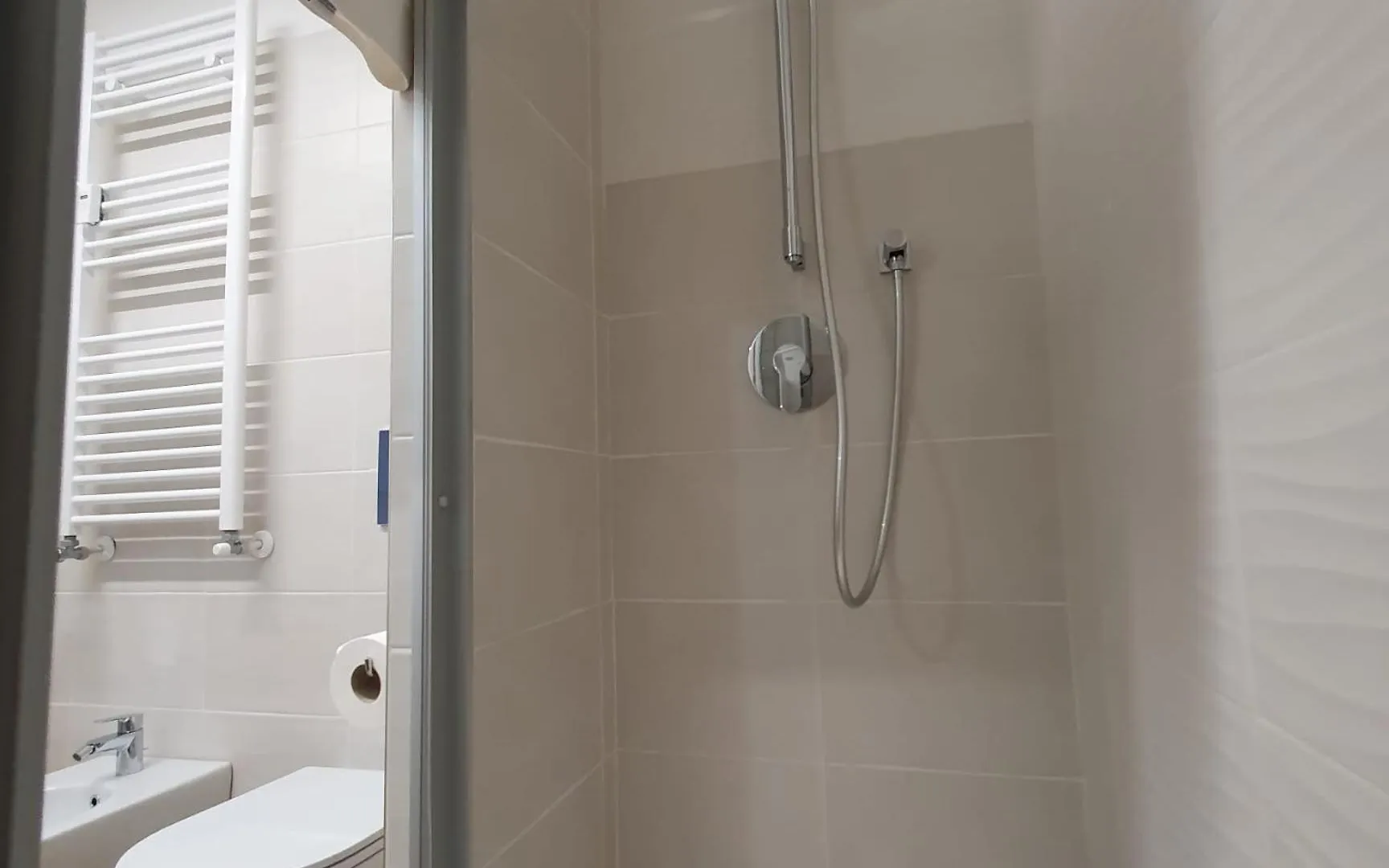 Appartamento Bnbutler - Grasselli, 8 - Comfy And Newly Renovated Milano 0*,